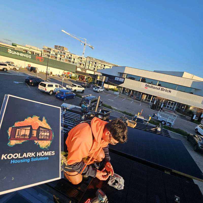 Power Source partner rooftop solar-battery installation at the KOOLARK HOMES Homebase display