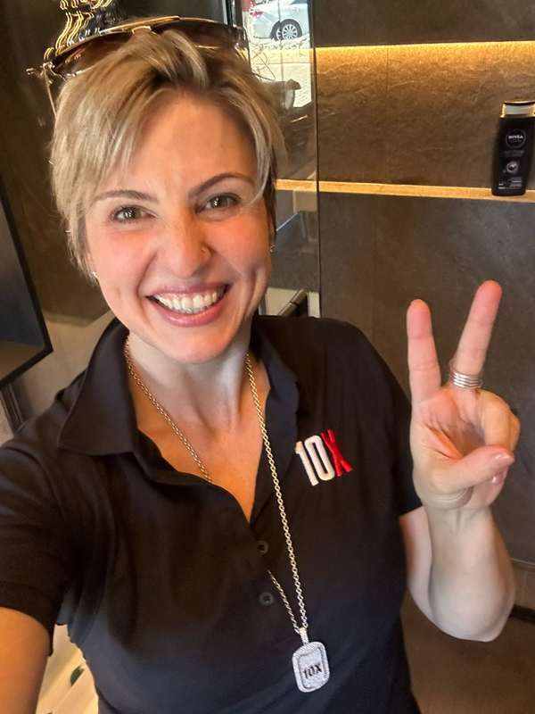 Mariesa from the 10X Grant Cardone Network, Aurelion and PerthGrow enjoying a KOOLARK HOMES luxury bathroom design